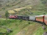 FCHH historisch : #436 ( MLW, Canada M.6078.03 / 1974, Type Alco DL535B, CoCo ) zieht ihren gemischten Zug kurz hinter Huancavelica auf dem Weg nach Huancayo - 29/04/2007 