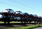 pkw-transportwagen Laacks Autotransporter in einem gemischten G�terzug bei Geilenkirchen, Donnerstag 3.Juni 2010