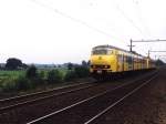 467 und 810 mit Regionalzug Amersfoort-Baarn bei Baarn am 12-6-1999. ...