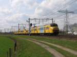 plan-v Plan V 959 und 961 mit Regionalzug 8045 Zwolle-Emmen bei Herfte am 2-4-2010.