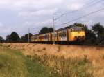 2872 mit Regionalzug 5949 Utrecht-Rhenen bei Rhenen am 18-8-1998. Bild ...