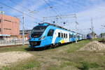 Polregio EN63A-045 (94 51 2 141 032-4 PL-PREG) am 11.08.22023 abgestellt in Świnoujście Port. Vom Parkplatz aus fotografiert.
