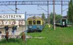 30.04.04 , Kostrzyn ; dieser EN 57 fhrt vom  geblmten  Gleis nach Szczecin