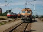 Abgestellte Tfz am 31.Juli 2010 in Szczecin Gumience.Links East-West-Railways 232 411,mitte Lotos 181 144 und im Hintergrund SM42 918.