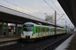 12.08.2017, Bahnhof Warszawa Stadion. Modernisierter EN57AL-1754 von Koleje Mazowieckie als R8 nach Radom.