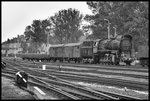 Ty51-223 stand am 19.05.2016 fotogen mit einem Kurzgüterzug an der Ladestraße im Bahnhof Wolsztyn.