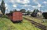 Schmalspurbahnen in Polen: Eine unbekannte Px48 rangiert im Juni 1990 in Sroda/Schroda.