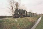 Eine PKP Schmalspurlok Typ Px 48 im Mrz 1991 mit einem GmP auf der im gleichen Jahr eingestellten Strecke Opalenica-Nowy Tomysl(Archiv P.Walter)