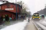 SU42 530 mit dem Zug nach Nysa, rechts steht der Zug nach Opole, das Bild wurde im Szydlow am 27.03.06 gemacht.
 