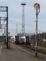 SA 135-008 und SA 134-025 stehen einsatzbereit am 1. Februar 2014 im Bahnhof von Kohlfurt (Wegliniec)