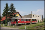 MBxd2-216 ist hier am 20.05.2016 am Endhaltepunkt der Schmalspurbahn aus Pleszew Miasto in Kowalew unweit des Staatsbahnhof der PKP angekommen.