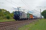 370 039 der CargoUnit führte am 13.08.23 einen Containerzug durch Greppin Richtung Dessau.