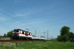 Gestrichen in den Landesfarbenn des Englands EP09-044das PKP Intercity mit dem Zug EX 1411 Warschau Ostbhf-Belitz-Biala Hbf in Tichau(Oberschlesien)am 10.05.2012.