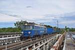 150 169 alias ET22 1034 überquert mit einem Güterzug die Westoder in Richtung Stettin.

Stettin 24.07.2023