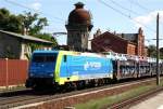 die ehemalige 189 205 in den Farben des neuen Arbeitgeber PKP Cargo als EU 45-205 bei der Durchfahrt mit einem Fiat Autozuges in Richtung Westen am 28.05.2012 in Rathenow