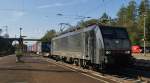 189 453-4 PL durchfährt am 24.10.2014, mit einem Containerzug nach Hamburg, den Bahnhof Eichenberg.