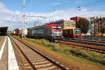 Die Vectron der PKP Cargo EU 46-504 / 193 504 / 5 370 016-5 mit einem Container-Ganzzug in Berlin Lichtenberg am 21.06.2016.