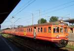 EN57-1713 der PKP in orange/rot am 24.06.2005 in Warszawa Wschodnia (Warschau)