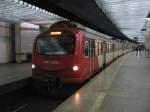 EN57-3002 (ex-Jugoslavenske eleznice) als Zug der Linie S2, Warszawa Śrdmieście, 11.04.2010