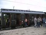 Ein Alter PKP Personenwagen beim Bahnhofsfest in Tarnowskie Gory, Gattung ist mir Leider nicht bekannt.