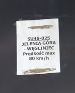 Im Führerstandsfenster von SU 46-025 konnte diese  Überführungsschild  abgelichtet werden. Ein netter Werkstattmitarbeiter erklärte auf  Polnisch-Englisch  die Lok habe einen Motorschaden.06.07.2016  17:20 Uhr.