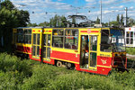 Diese Strassenbahn hat leider die Sicht auf alle abgestellten Wagen im Depot Lodz versperrt.