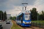 Tw.452 (ex. Nürnberg Tw.367) in der al. Jana Pawla II nahe der Haltestelle Czyzyny. (21.08.2021)