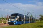 Straßenbahn-Prototyp Modertrans Moderus Gamma LF01AC steht in der Schleife Franowo.