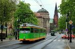 Straßenbahn Poznan: Am 04.05.2016 fährt der GT8 710 (ex Rheinbahn 2673) als Linie 9 die Aleksandra Fredry entlang, direkt dahinter folgt der GT8 706 (ex Rheinbahn 2651) als Linie 8