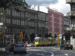 Tram #233 im Einsatz auf der Linie 9, hier beim Halten in der Bolesława Krzywoustego. 22.7.2012