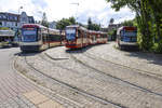 Treffen auf der Straßenbahn-Schleife in Danzig-Oliwa. Von links: Pesa 120Na (1022), DUEWAG N8C-NF (1162) und Pesa 120Na (1041). Aufnahme: 14. August 2019.