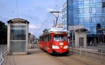 Kaum wieder zu erkennen ist der ex-wiener E1 4516, der am 24.06.2013 als Tw 936 der Straßenbahn Katowice/Kattowitz am Hauptbahnhof von Sosnowiec eintrifft