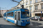Ein E1-Staßenbahnfahrzeug in Krakau. Dieser Typ war ursprünglich in Wien unterwegs. (April 2014)