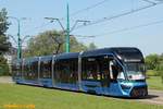 Niederflur-Straßenbahn-Prototyp Moderus Gamma LF 01 AC - 500, der erste Woche im Linie-Testbetrieb des Wagens auf Posener Straßen, Lecha-Siedl., 18.05.2017
