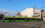 Polen / Straßenbahn Posen: Solaris Tramino - Wagen 517 aufgenommen im Januar 2015 an der Haltestelle  Most Teatralny  in der Innenstadt von Posen.