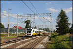 Bei idealem Fotowetter nähert sich hier am 8.9.2021 um 15.00 Uhr der Elektrotriebzug 45WE-029 aus Liegnitz dem Bahnhof Milkowice.