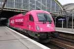 Die PKP 5 370 003 mit dem Berlin-Warszawa-Express bei der Ausfahrt in Berlin Ostbahnhof am 16.03.2017