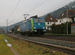Am 14.12.2014 kam die 189 804 (EU45-804 / ES64F4-804) als Tfzf in Fahrtrichtung Norden durch Ludwigsau-Friedlos.