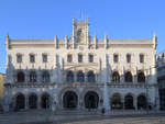 Der manuelinischen Stil gestaltete Kopfbahnhof Rossio wurde 1890 eröffnet und befindet sich in der Innenstadt der portugiesischen Hauptstadt Lissabon. (Januar 2017)