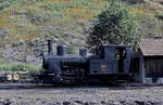 Schmalspurdampflokomotiven in Portugal: CP E 1 (3 049 001-3) am 27.04.1984 abgestellt in Regua. Diese Bn2t-Lok wurde 1922 von Henschel an die Caminhos de Ferro do Estado Minho e Duoro (dort Nr. 201) geliefert.