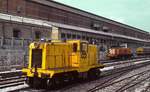 Im Bahnhof Barreiro am südlichen Tejo-Ufer rangiert im April 1984 die CP 1105. Insgesamt 12 Stück lieferte General Electric 1949 an die CP, sie basieren auf den in den USA weit verbeiteten Industrielokomotiven des Typs 44T. Im Hintergund eine Lok der Serie 1201-1225, die der BB 63000 der SNCF ähnelt.