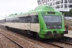 SÃO MARTINHO DO PORTO (Distrikt Leiria), 15.09.2013, Triebwagen 0369 auf der Linha do Oeste nach Caldas da Rainha im Bahnhof São Martinho do Porto