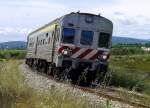 Algarve reloaded I: (Hier ein paar Fotos der Algarve-Bahn vom Mai 2011, in besserer Bearbeitung und Auflösung - die alten Bilder wurden gelöscht). Triebwagen der Baureihe 0600 vor der Einfahrt in den Bahnhof  Fuzeta Moncarapacho . 18.5.2011