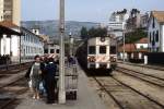 Am 27.04.1984 fährt ein der zwischen 1979 und 1989 von SOREFAME gebauten Triebwagen der Serie 0601-0640 in Regua ein