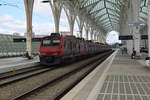 Treibzug der Baureihe 2300 in Bahnhof Lissabon Oriente am 06.06.2017.