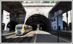 Durch den Tunnel Dom Carlos I erreicht ein 3400er den Altstadtbahnhof Porto So Bento.
