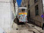 Die Standseilbahn in der Calcada do Lavra wartet hier an ihrer Talstation am 20.3.2018 auf Fahrgäste.