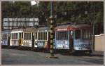 Lissabon Strassenbahndepot im Osten der Stadt, das heute vermutlich nicht mehr angefahren wird. An der Spitze der abgestellten Wagen befindet sich ein Tram aus der Zeit als die Swiss noch Swissair hiess. Seitenanschrift: Am Himmel kreuzend whrend 60 Jahren 1931-1991  (Archiv 06/92)