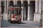Lissabon Praa do Comrcio. Tram 724 der Linie 18 mit verlorenem Fi der Findus-Werbung. Die Linie 18 fhrt heute immer noch. (Archiv 06/92)