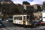 Lissabon Tw 714 im Stadtzentrum (auch wenn es vom Umfeld her nicht so ausschaut!) in der Wendeschleife am Martim Moniz, 11.09.1990.